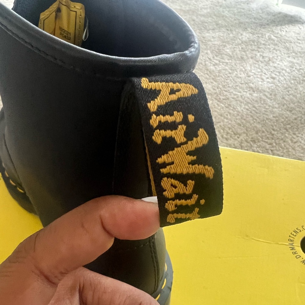 Dr AirWair Martens ( Brand New )